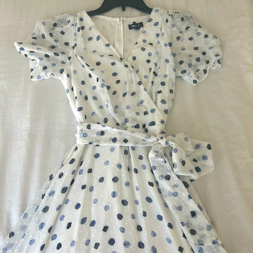 Like NEW- DKNY dress - size 6
